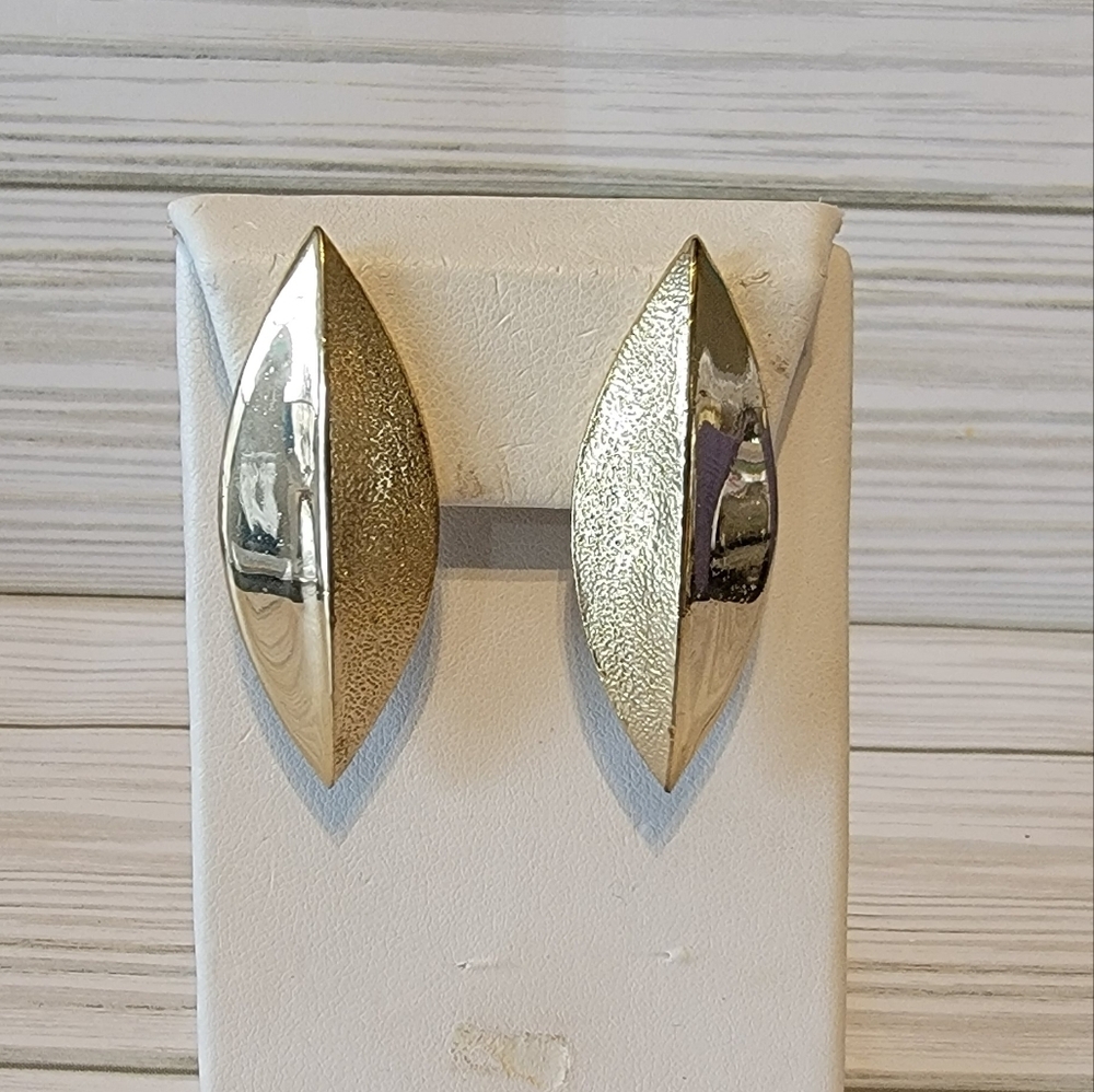 Vintage Oversized Gold Tone Marquise Leaf Textured Statement Clip On Earrings